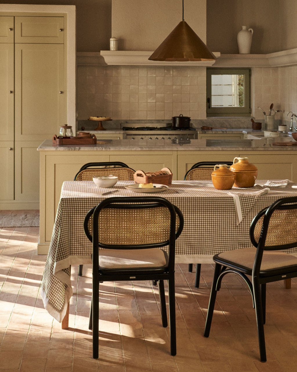 Scaun dining negru din lemn Doriane Kave Home