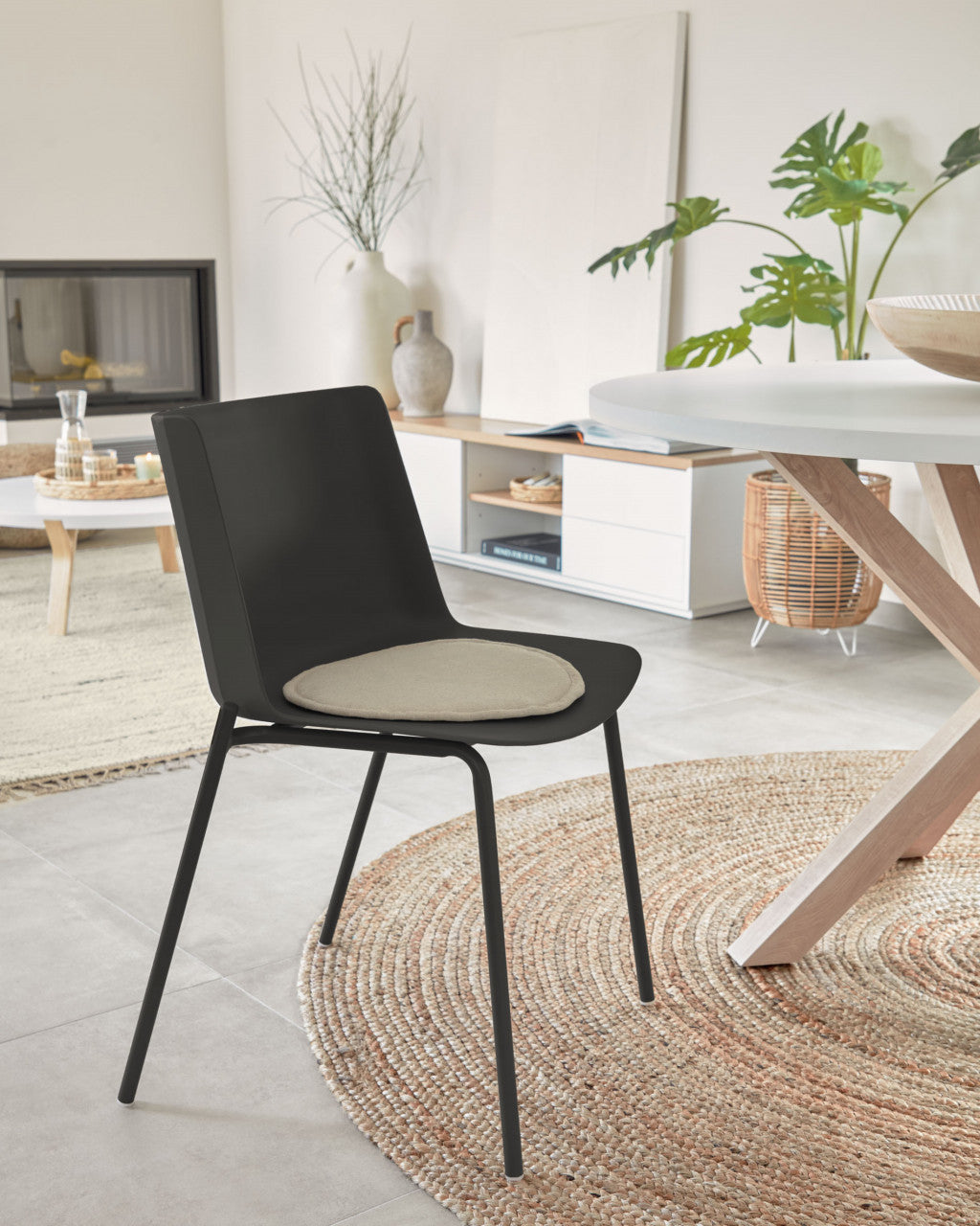 Scaun dining negru din metal Hannia Kave Home
