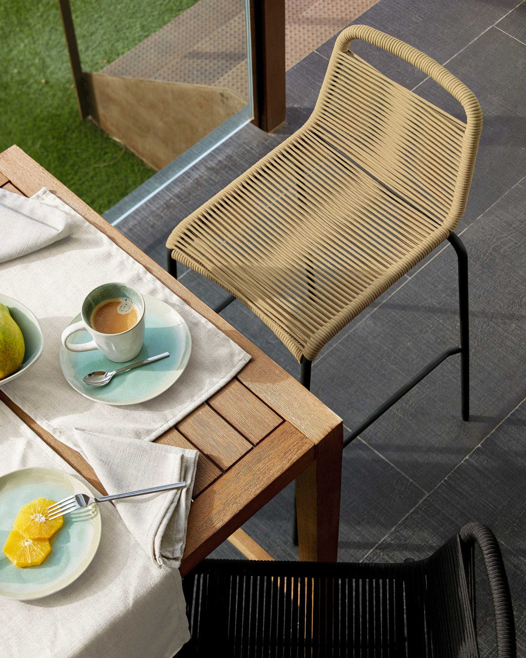 Scaun exterior bar bej din metal Lambton Kave Home