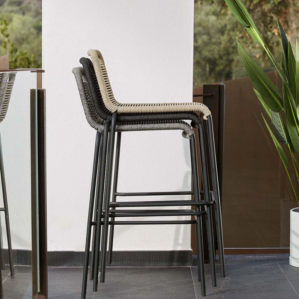 Scaun exterior bar negru din metal Lambton Small Kave Home