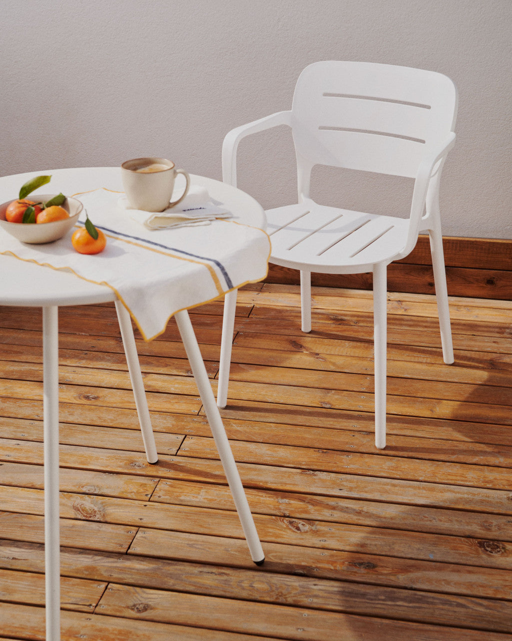 Scaun exterior dining alb din plastic Morella Kave Home