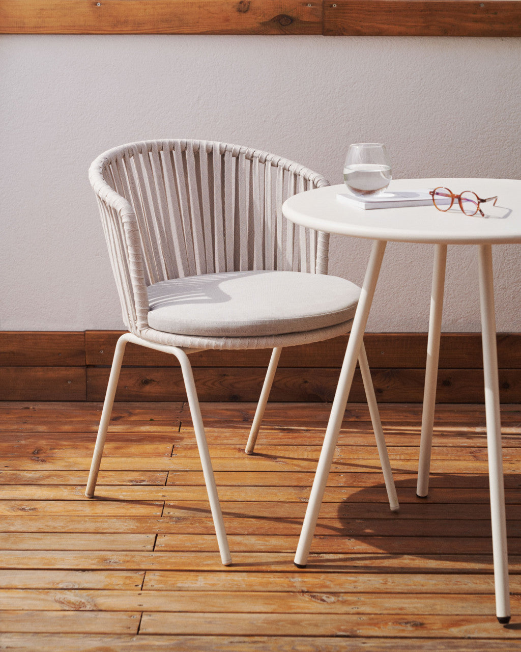 Scaun exterior dining alb/gri din textil Saconca Kave Home