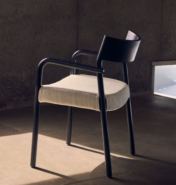 Scaun exterior dining bej/negru din lemn Falconera Kave Home