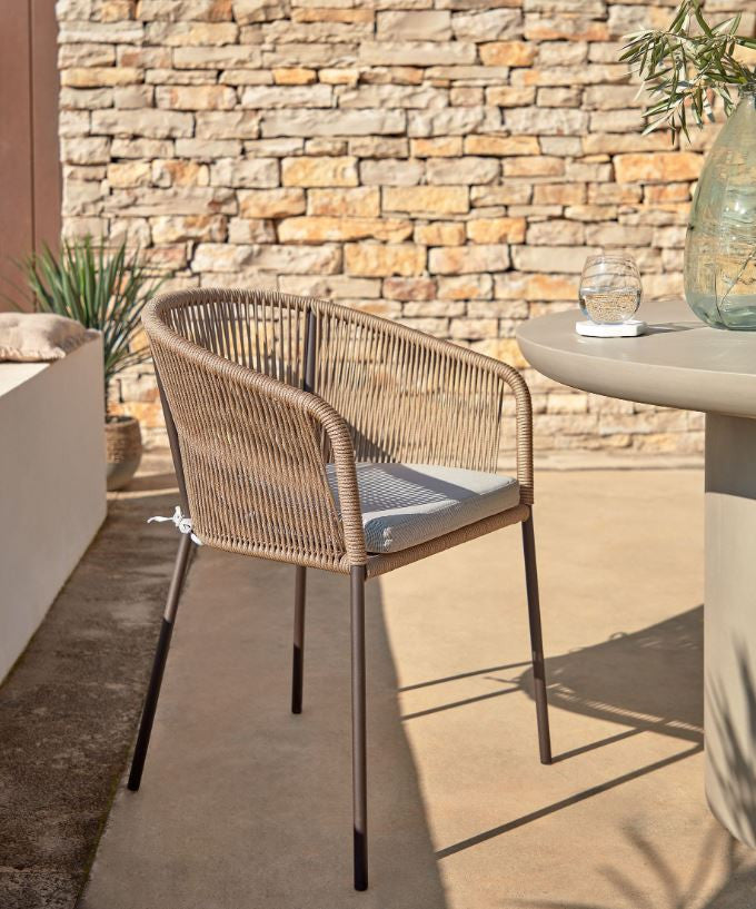 Scaun exterior dining ecru din metal Yanet Kave Home