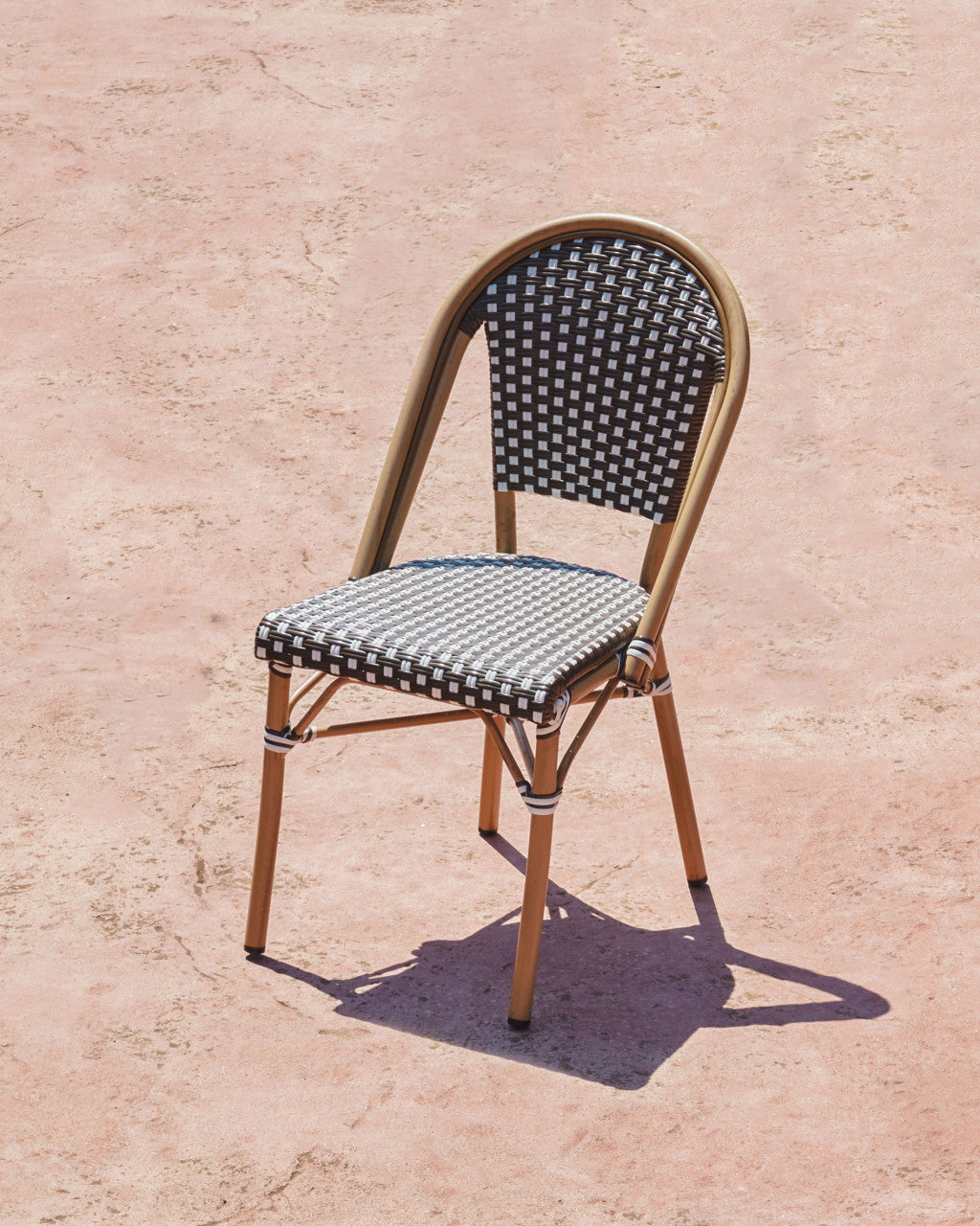 Scaun exterior dining maro/alb din metal Marilyn Kave Home