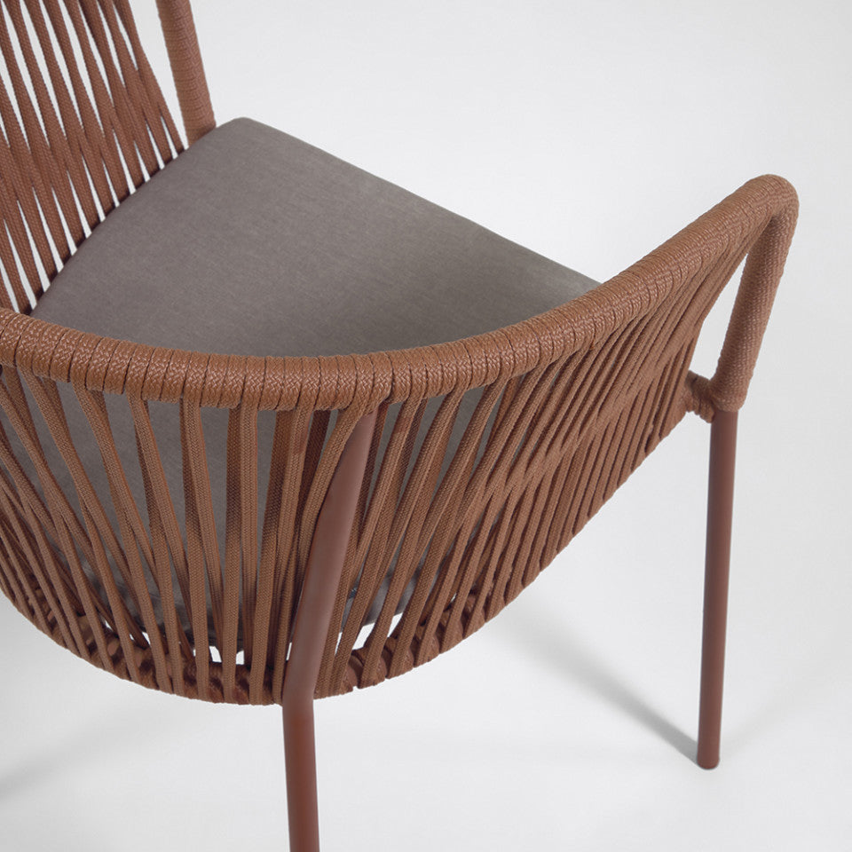 Scaun exterior dining maro din metal Yanet Kave Home