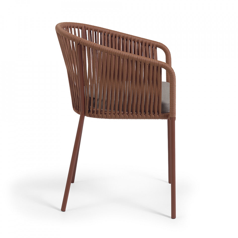 Scaun exterior dining maro din metal Yanet Kave Home