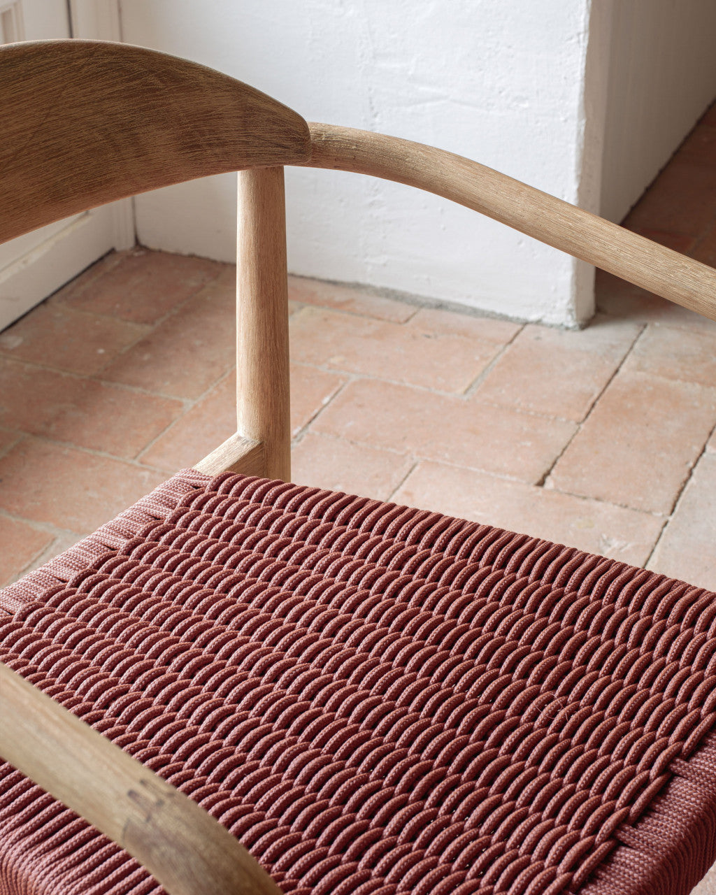 Scaun exterior dining maro teracota din lemn Nina Kave Home