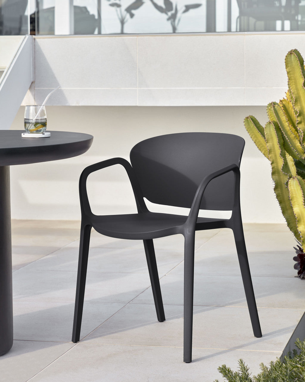 Scaun exterior dining negru din plastic Ania Kave Home