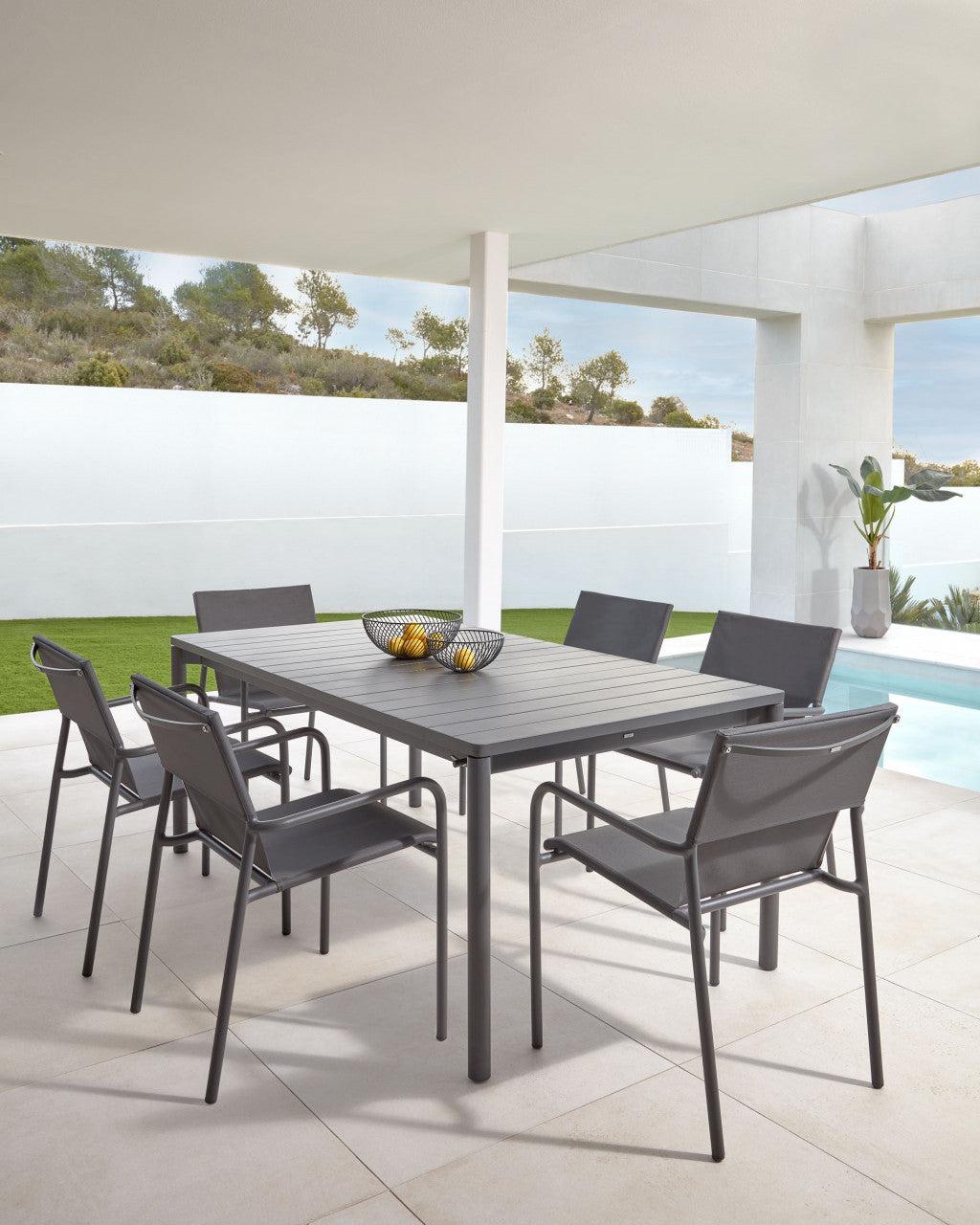 Scaun exterior dining negru din textil Zaltana Kave Home