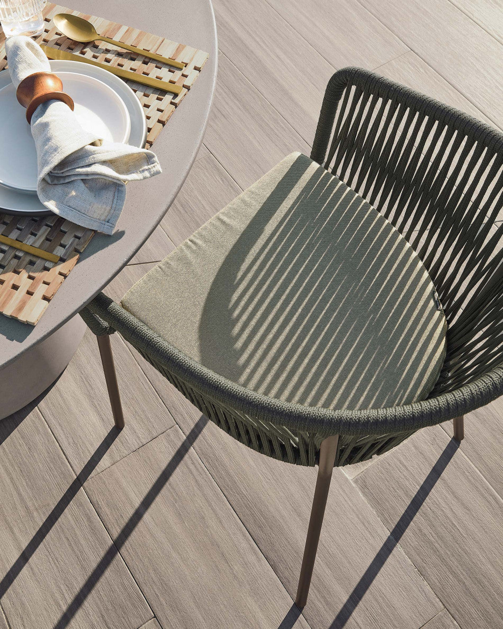 Scaun exterior dining verde din metal Yanet Kave Home