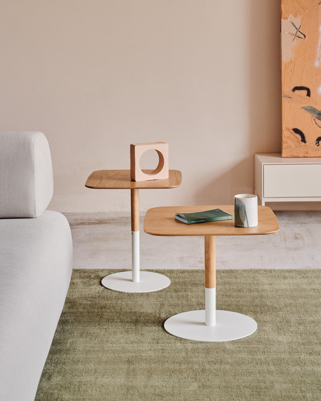 Set 2 mese laterale maro/albe din metal Watse Square Kave Home