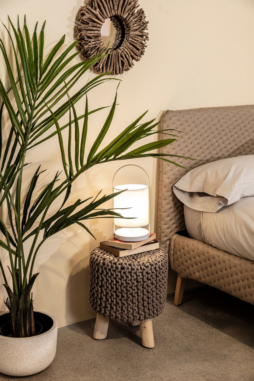 Veioza alba din lemn 32 cm Zayma Kave Home