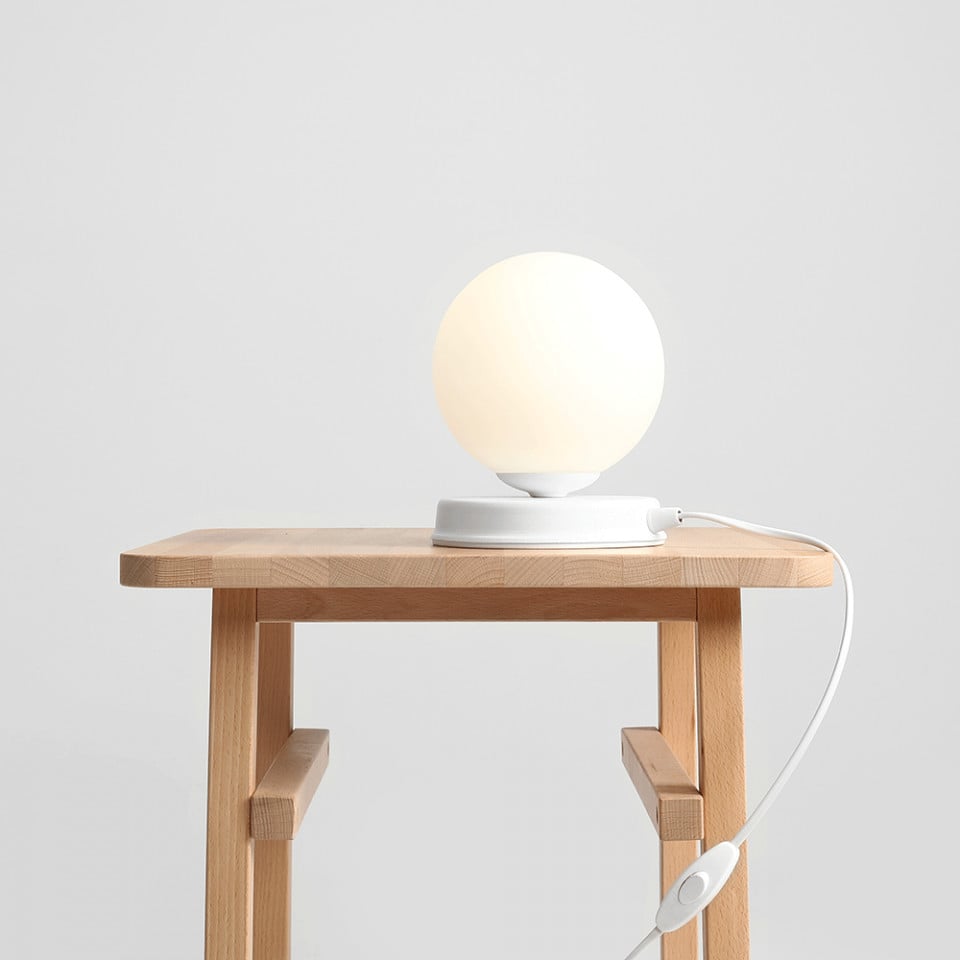 Veioza alba din sticla 23 cm Ball M Aldex
