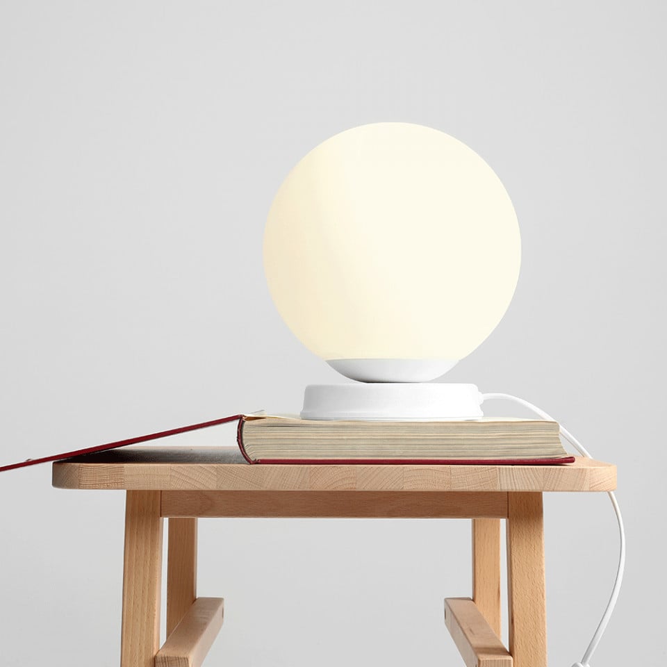 Veioza alba din sticla 23 cm Ball M Aldex