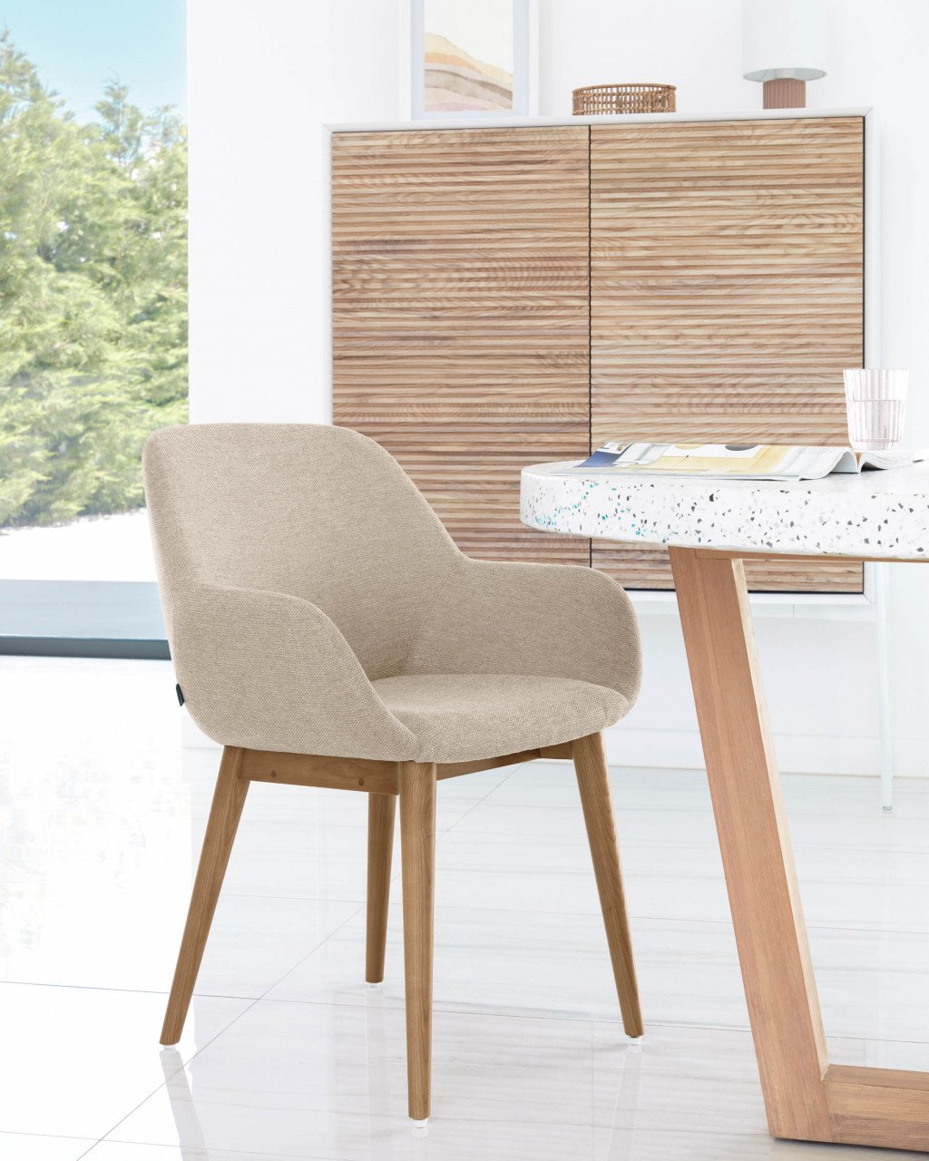 Veioza alba/maro din ceramica 28 cm Eshe Kave Home