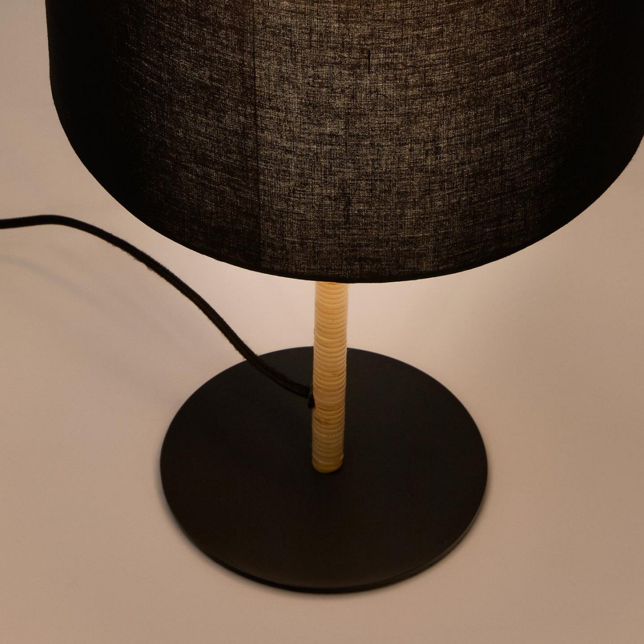 Veioza neagra din metal 45 cm Pina Kave Home