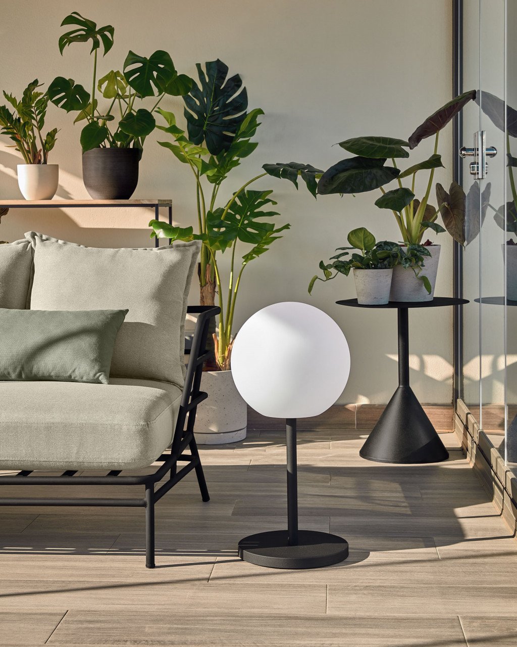 Veioza pentru exterior alba/neagra din metal 64 cm Dinesh Kave Home