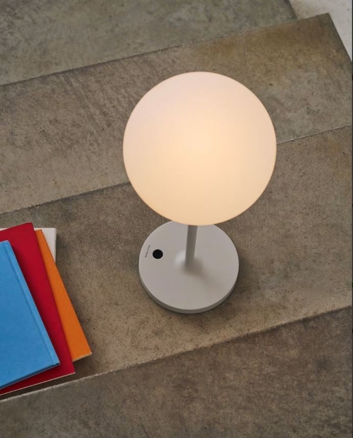 Veioza portabila alba din metal cu USB 40 cm Dinesh Kave Home