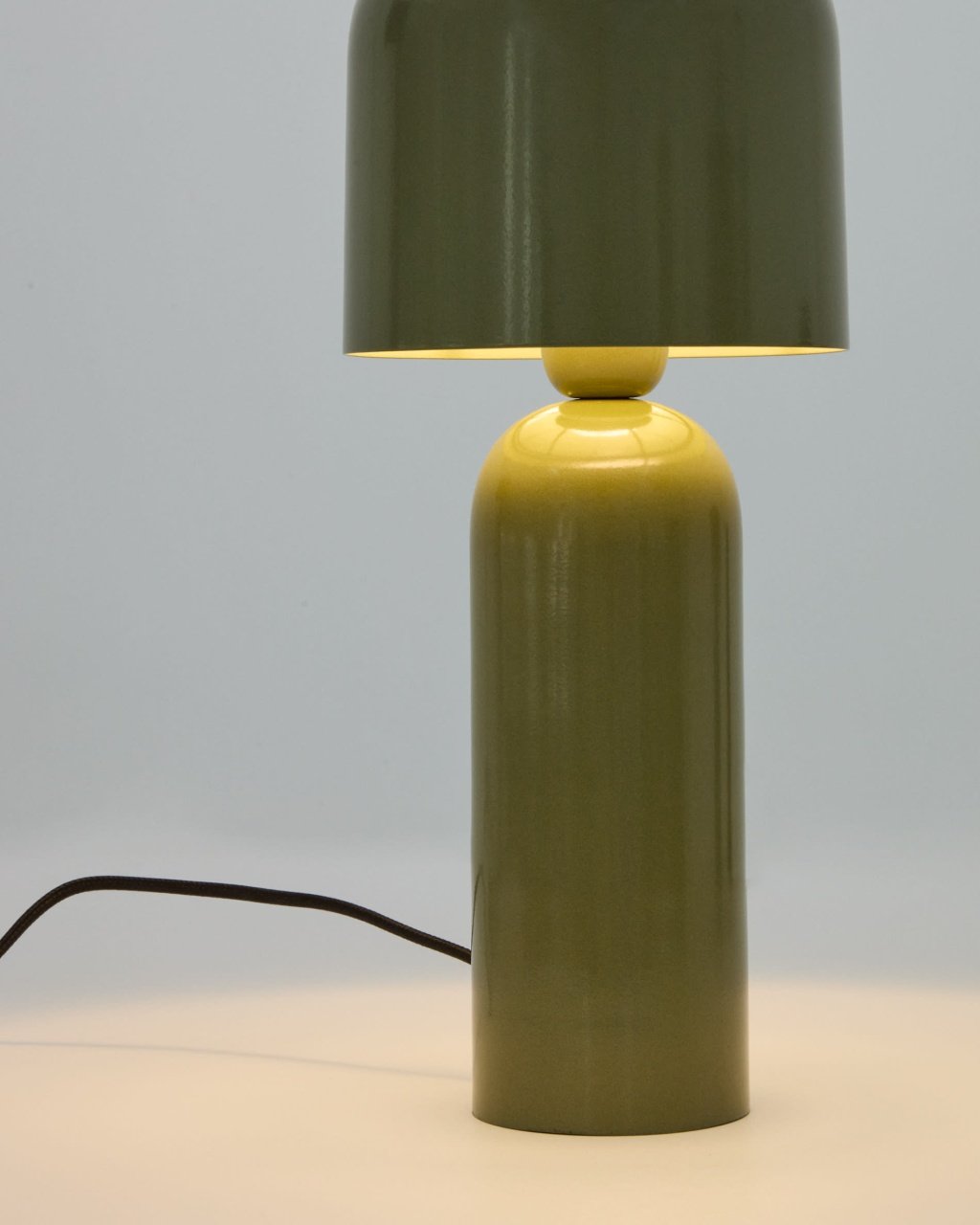Veioza verde din metal 38 cm Monze Kave Home