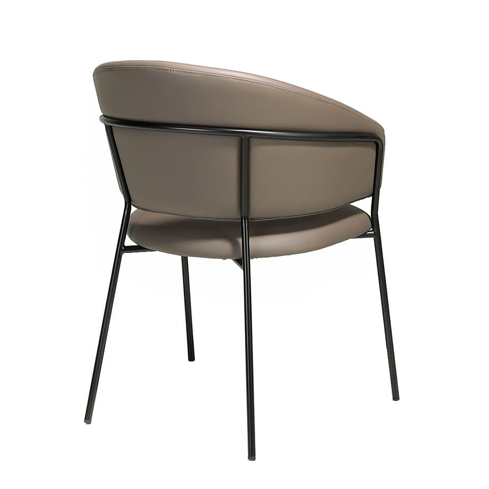Scaun pentru Masa de Dining Tapitat in Piele Mink cu Picioare din Otel Negru Angel Cerda