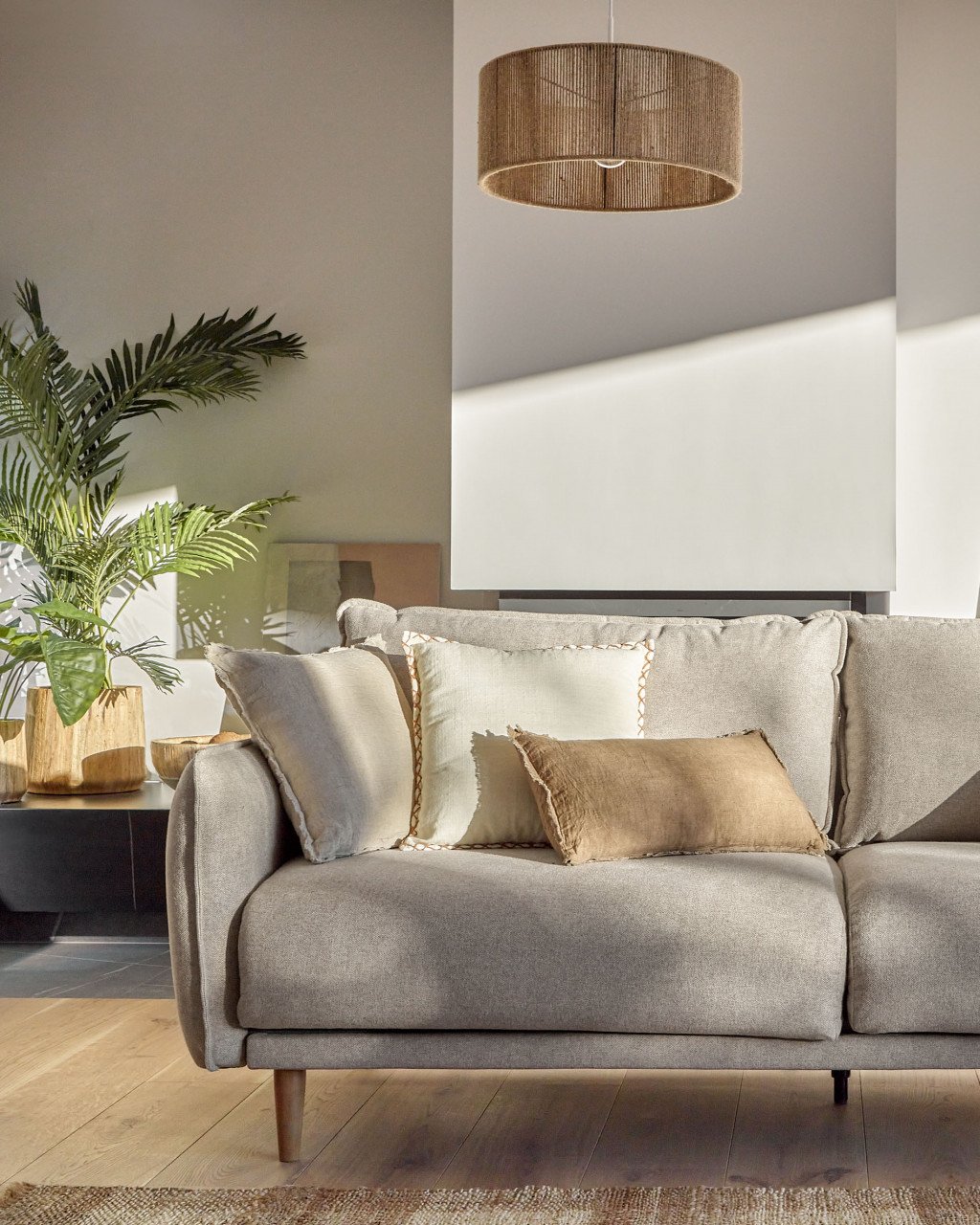 Abajur maro din fibre naturale Crista Round Kave Home