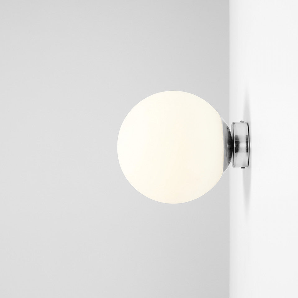 Aplica alba/argintie din sticla Ball M Aldex