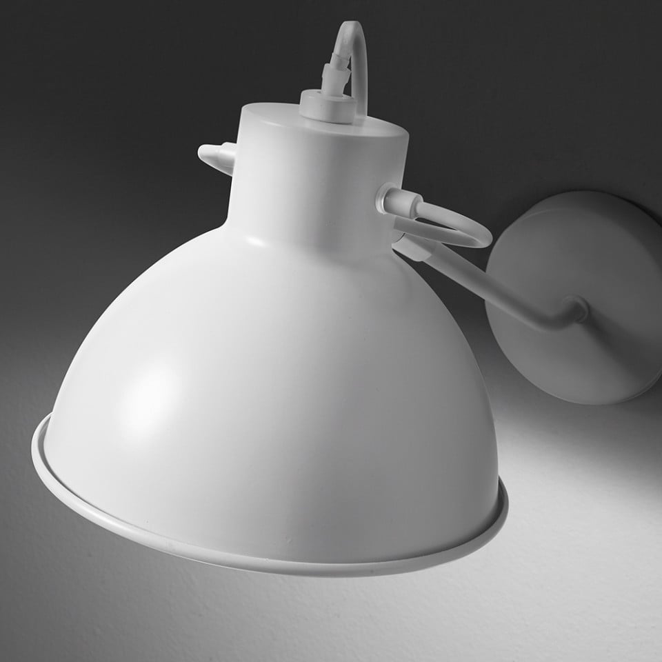 Aplica alba din metal Offelis Kave Home