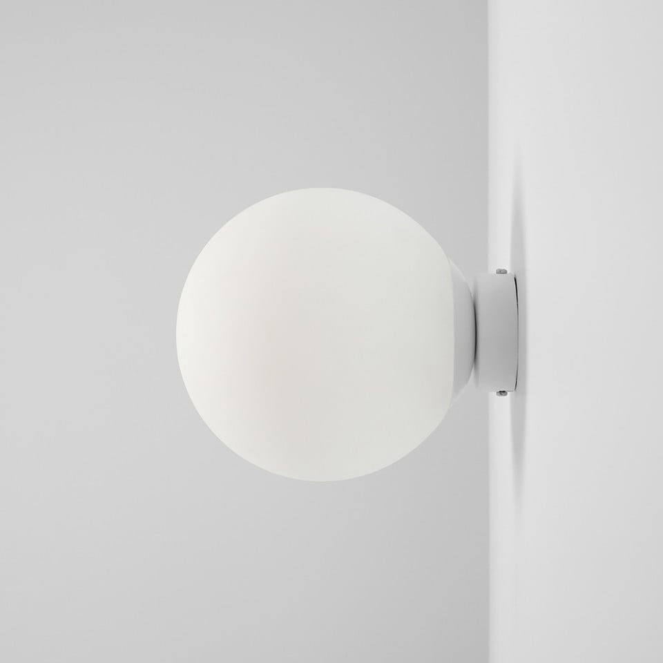 Aplica alba din sticla Ball M Aldex