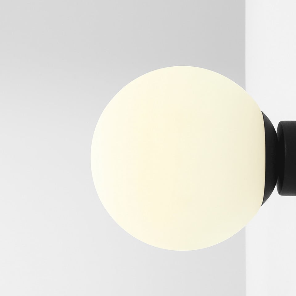 Aplica alba/neagra din sticla Ball M Aldex