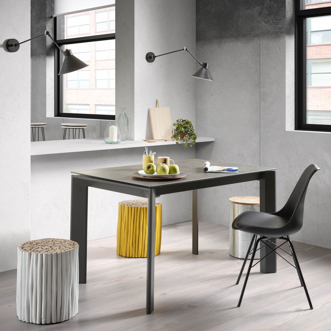 Aplica neagra din metal Dione Kave Home