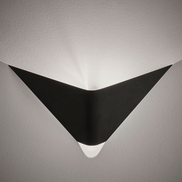 Aplica neagra din metal Ginebra Black Kave Home