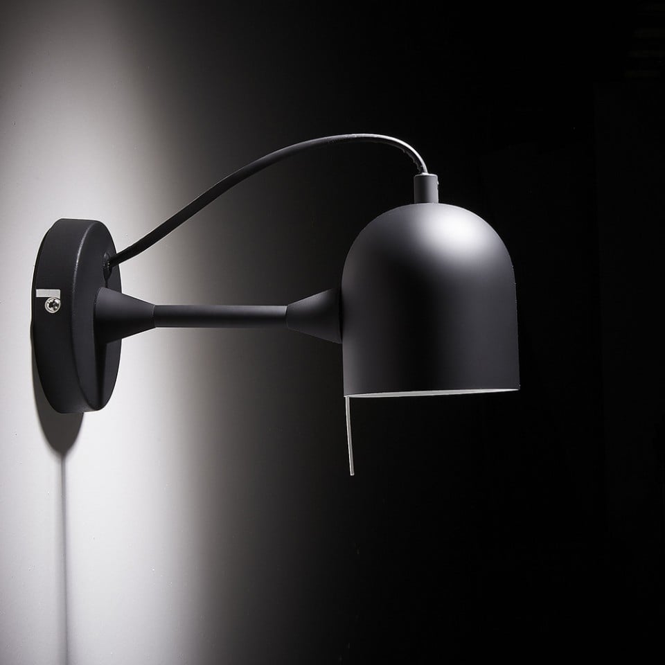 Aplica neagra din metal Lucilla Kave Home