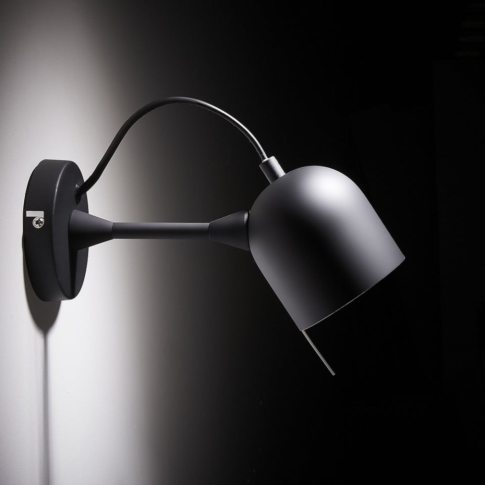 Aplica neagra din metal Lucilla Kave Home
