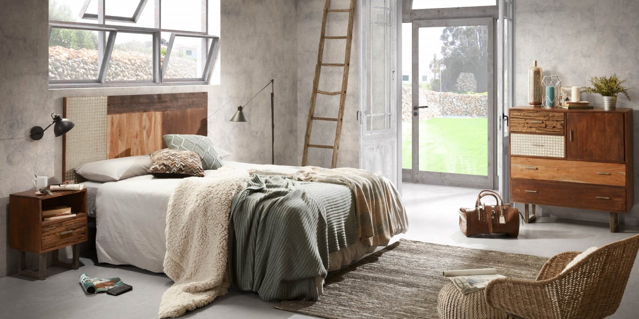 Aplica neagra din metal Offelis Kave Home