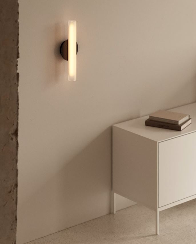Aplica neagra din metal Vauxall Kave Home