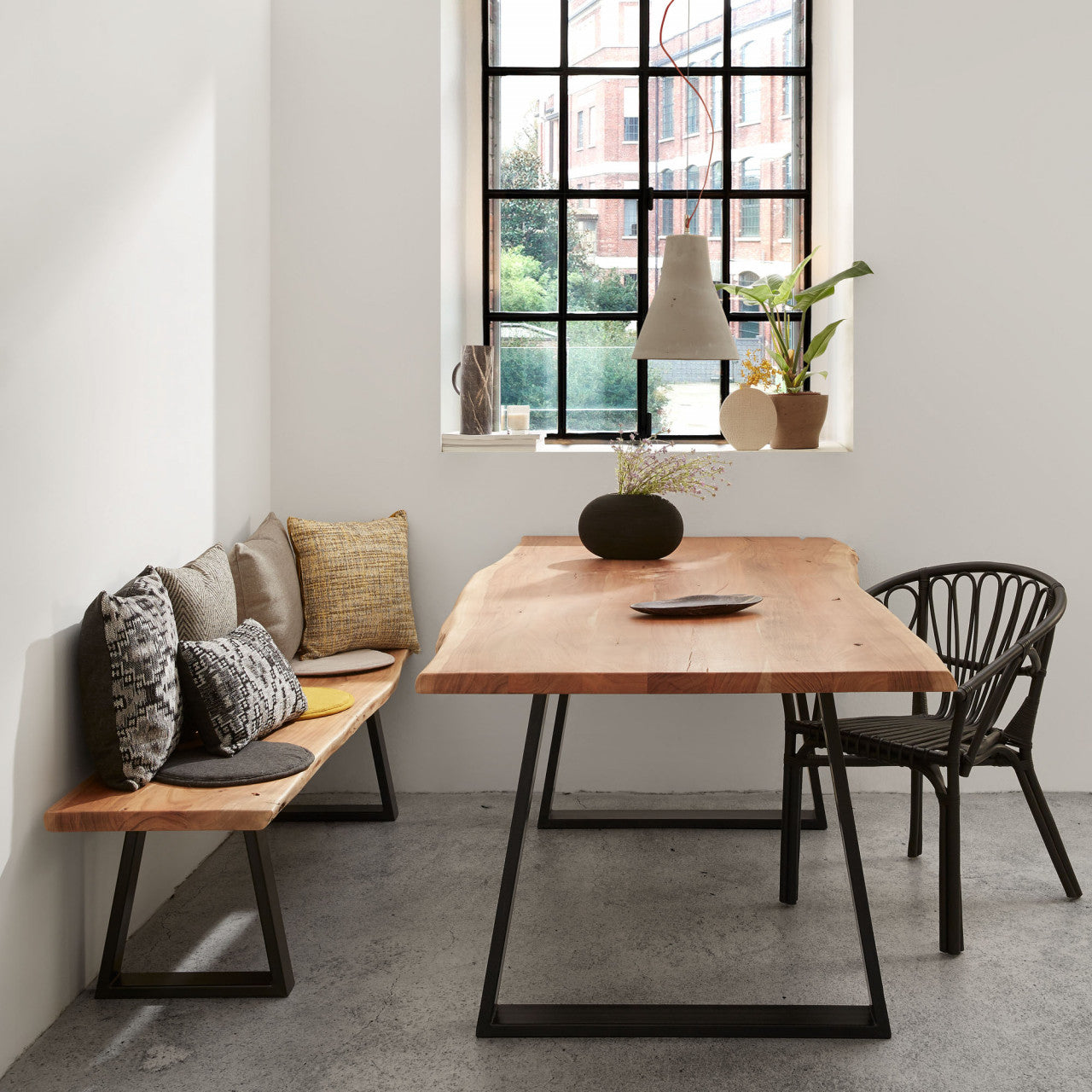 Bancheta maro/neagra din lemn 160 cm Alaia Kave Home