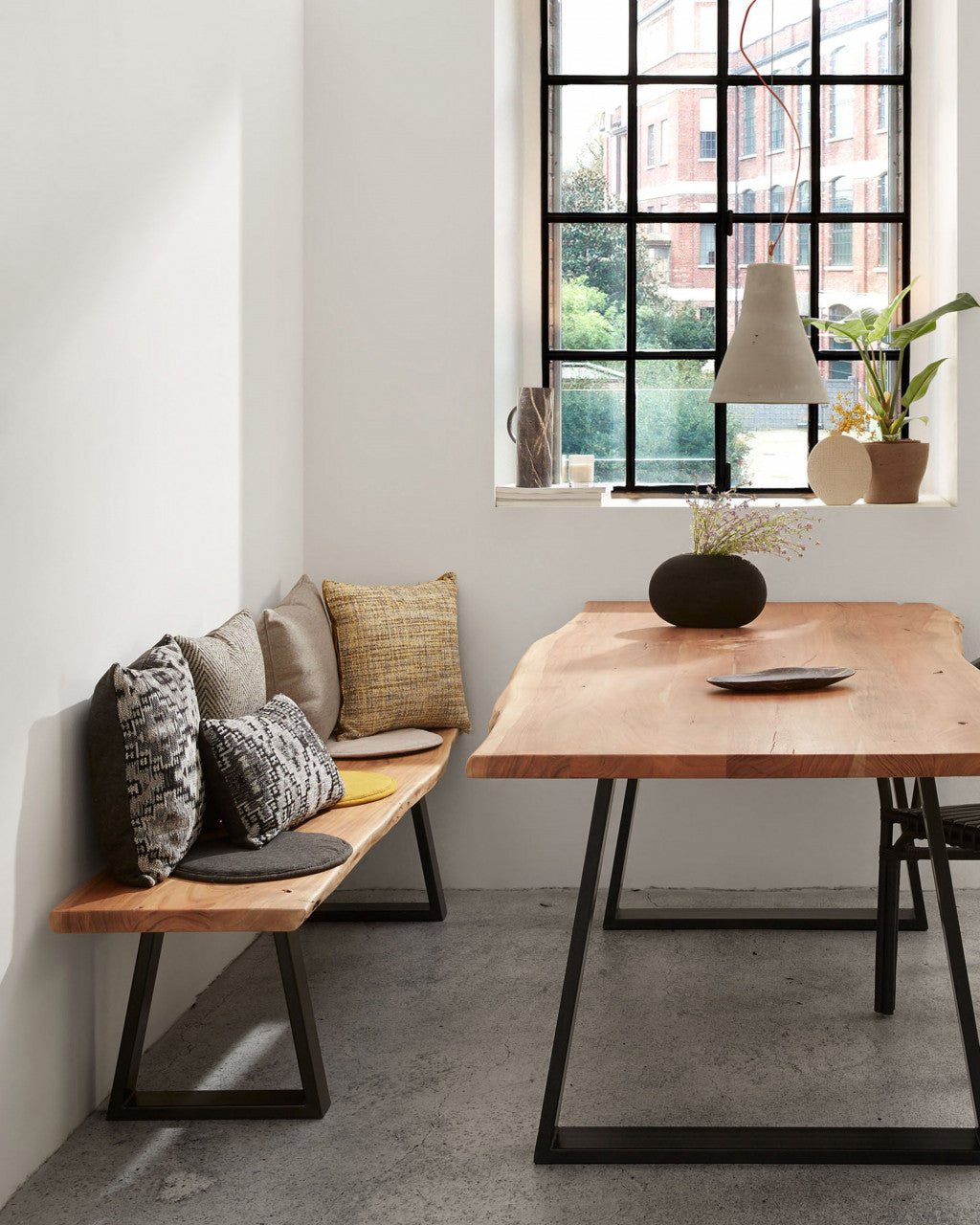 Bancheta maro/neagra din lemn 160 cm Alaia Kave Home