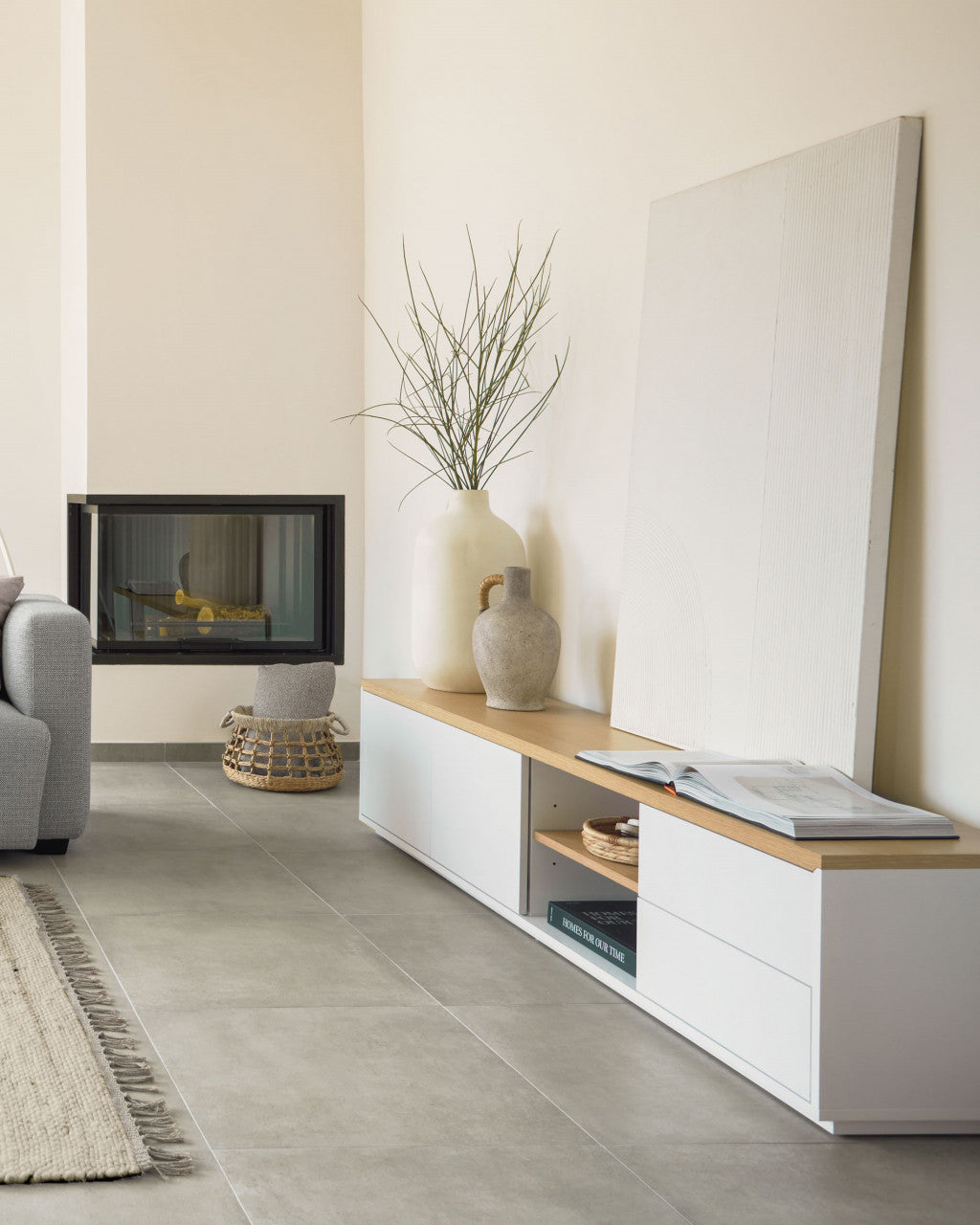 Comoda TV maro/alba din lemn 200 cm Abilen Kave Home
