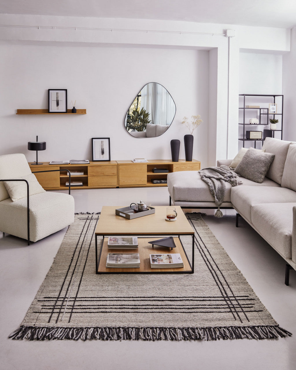 Fotoliu alb din textil Gamer Kave Home