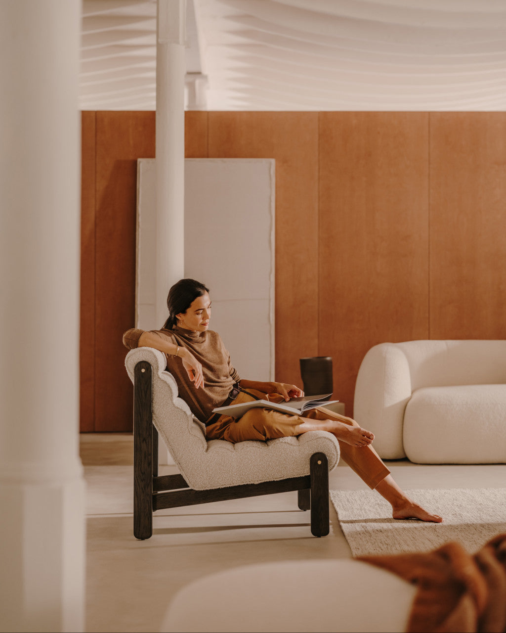 Fotoliu alb din textil Magira Shearling Kave Home