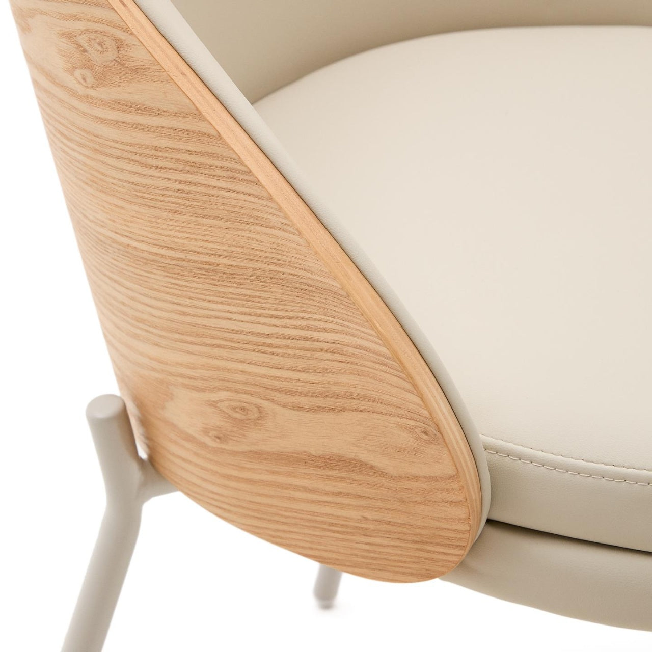 Fotoliu bej din piele ecologica Eamy Small Kave Home