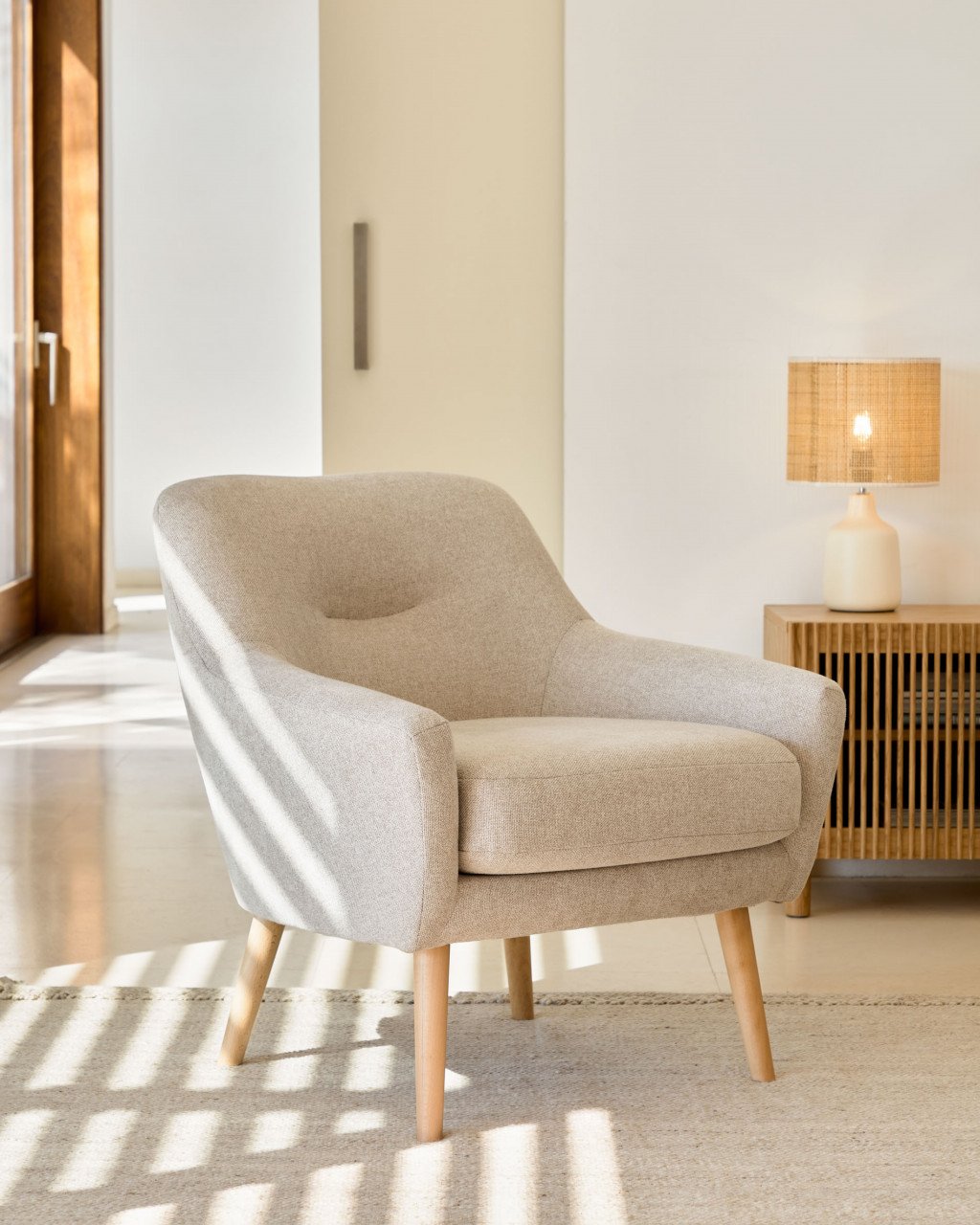 Fotoliu bej din textil Candela Kave Home