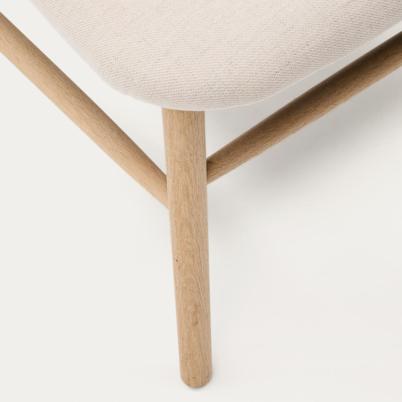 Fotoliu bej din textil Helda Kave Home