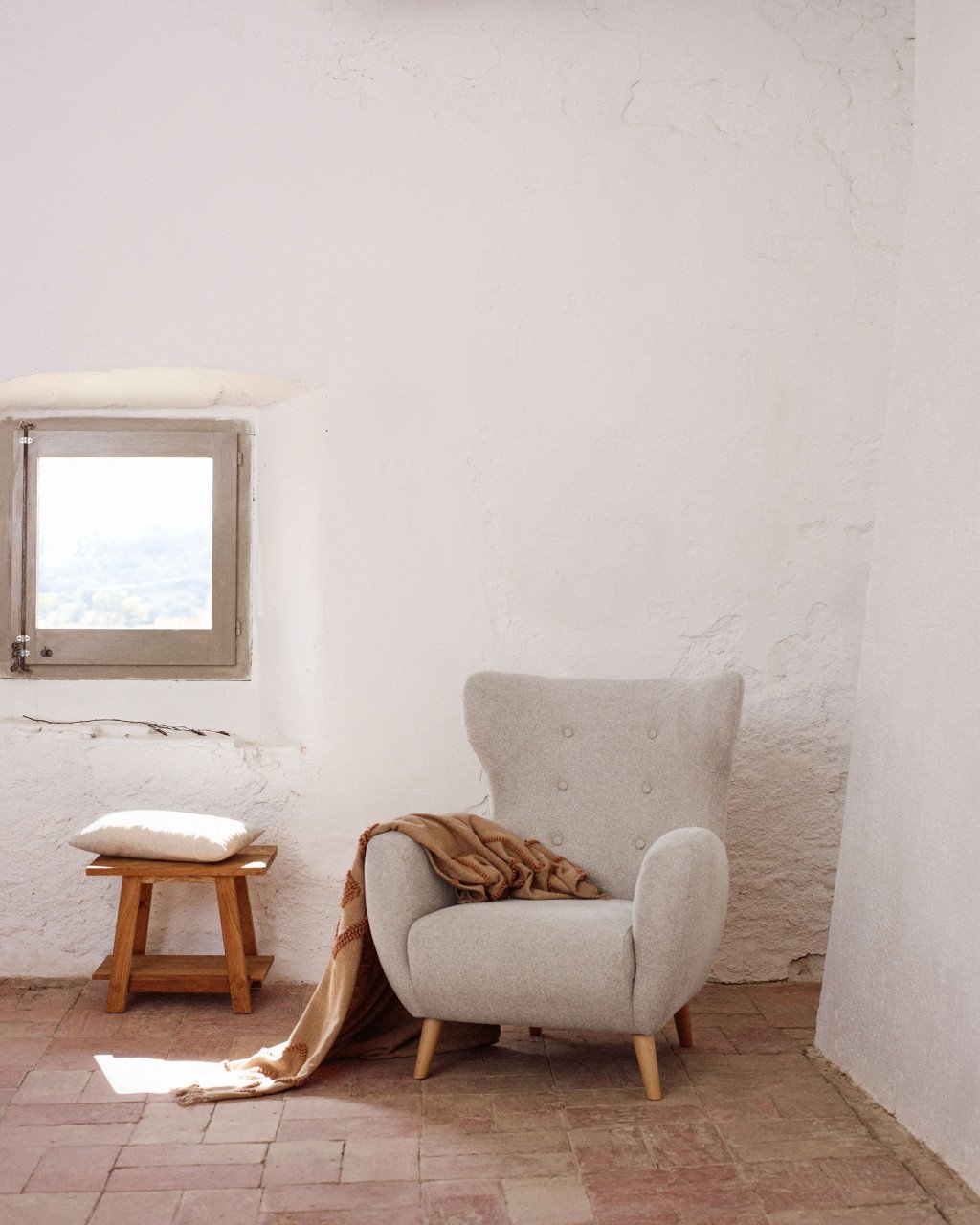 Fotoliu bej din textil Patio Kave Home