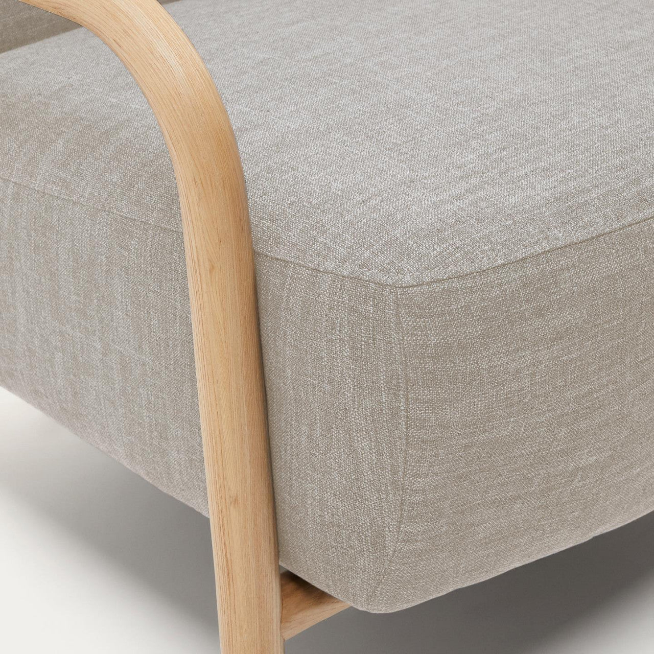Fotoliu bej din textil Sylo Kave Home