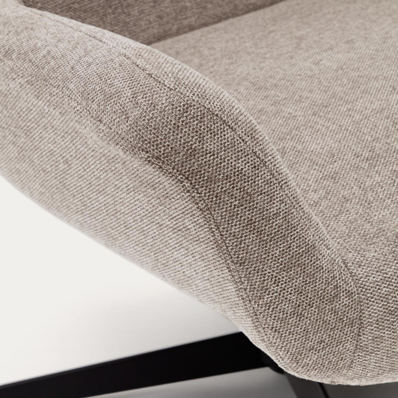 Fotoliu bej din textil Zalina Kave Home