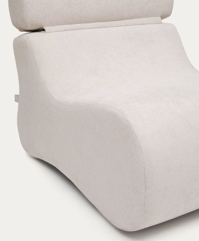 Fotoliu bej perlat din textil Club Chenille Kave Home