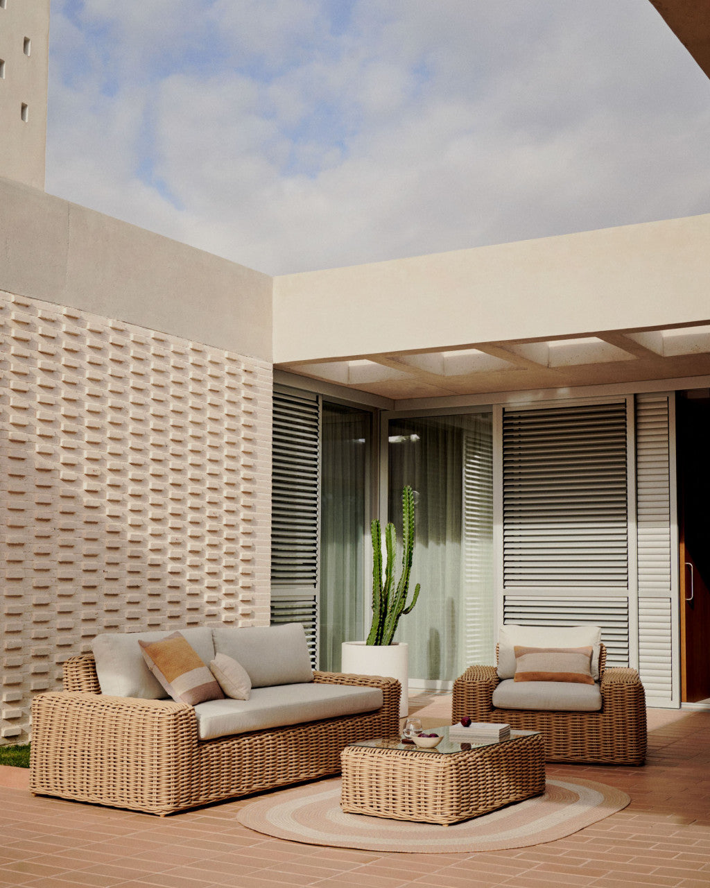 Fotoliu exterior alb/bej din textil Portlligat Kave Home