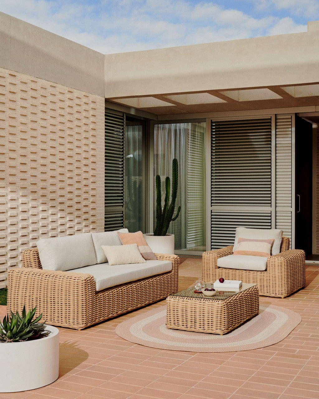 Fotoliu exterior alb/bej din textil Portlligat Kave Home